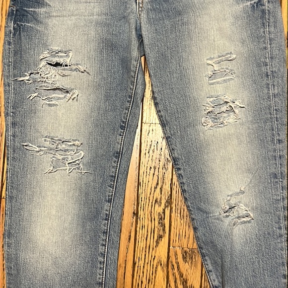 Lucky Brand Destructed Boyfriend Capri Jeans 6 - Picture 2 of 9